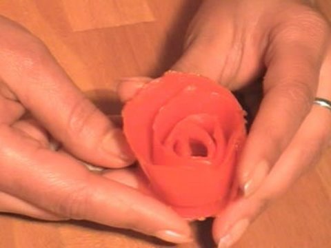 Recette Vido : tomate en forme de rose